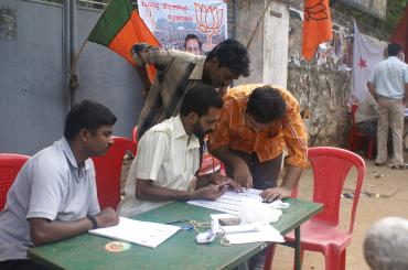 Persuading voters in India to punish vote-buying candidates image