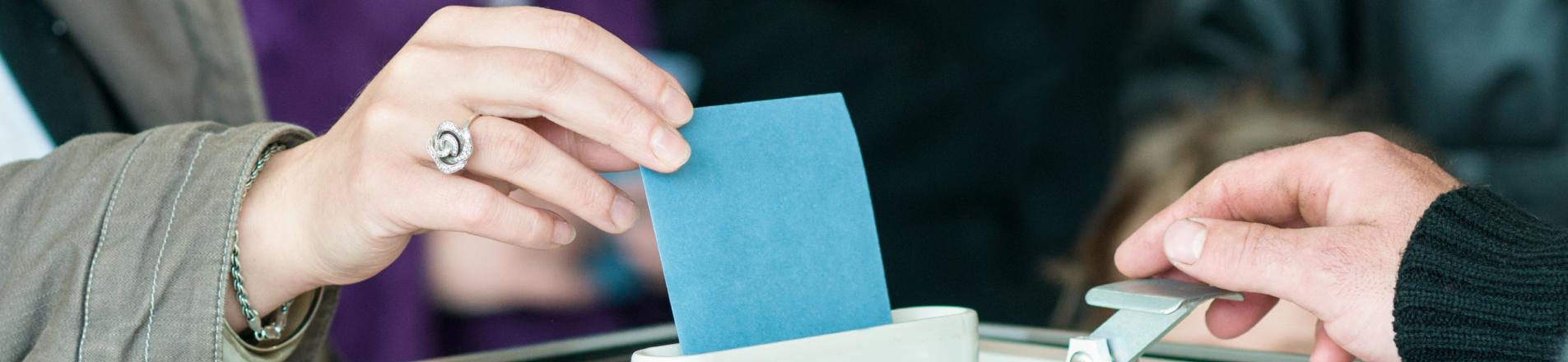 women voting