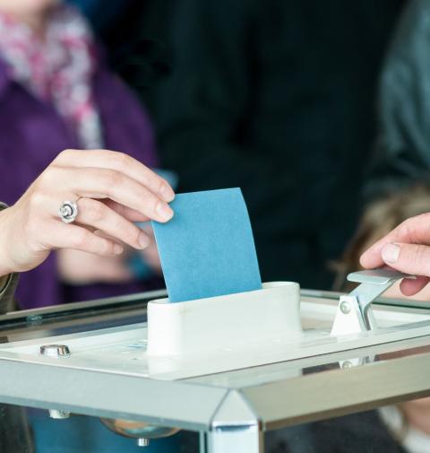 women voting