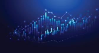 what is an economist