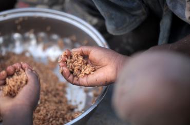 children eating